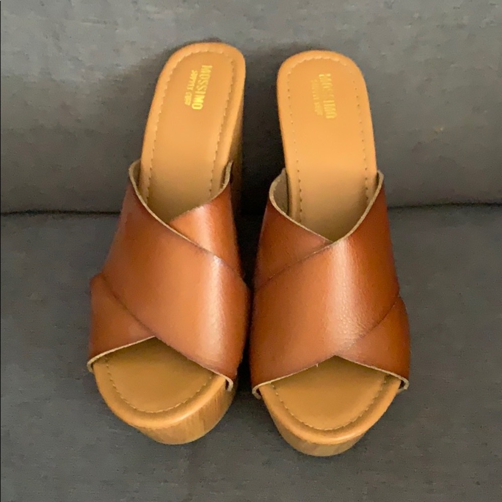 Wooden style wedge
